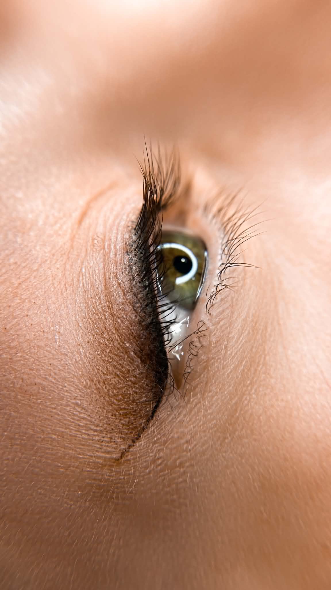 Permanent eyeliner på brune øyne