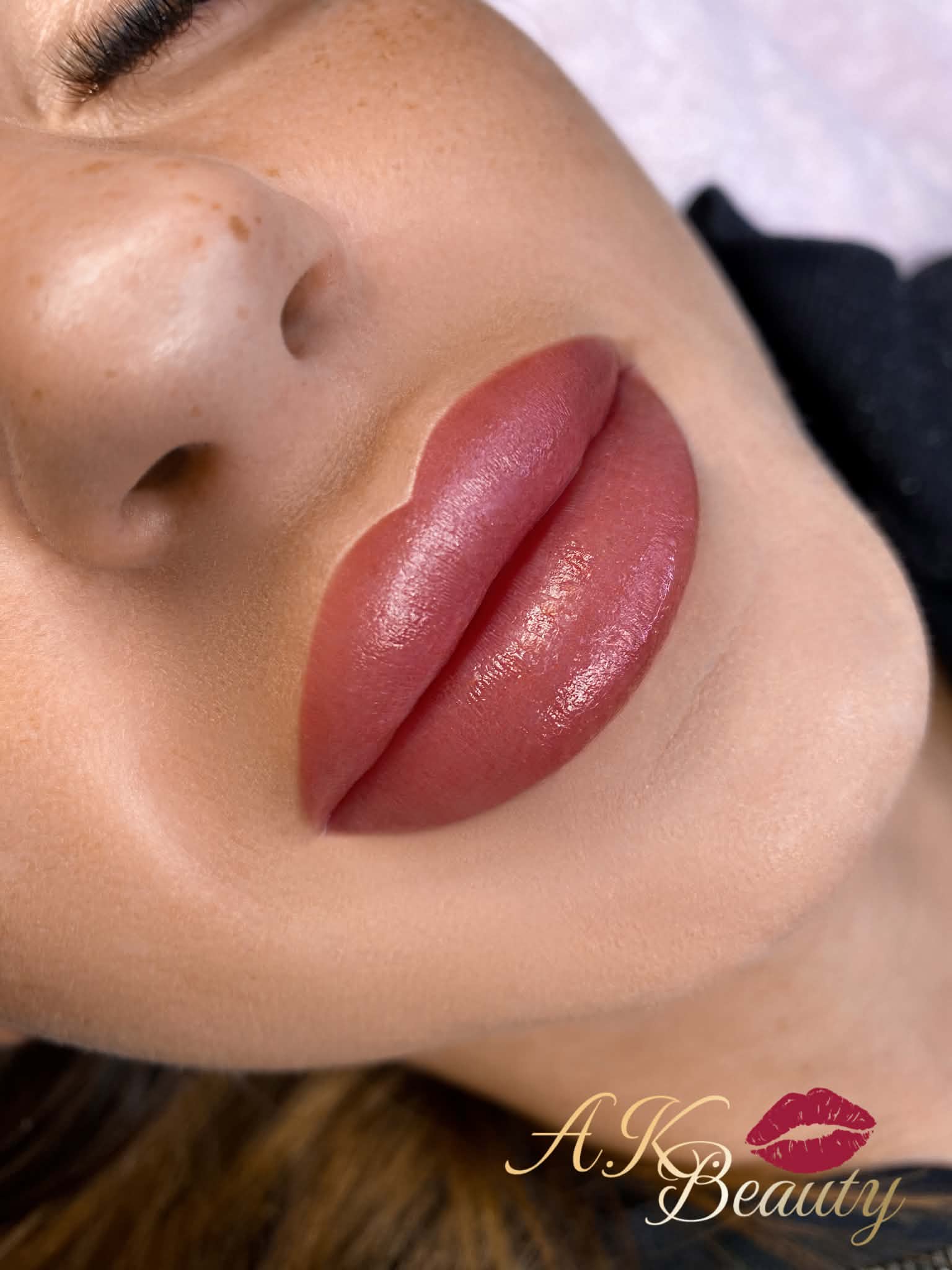 Lip Blush resultat — naturlig rosafarge fra AK Beauty