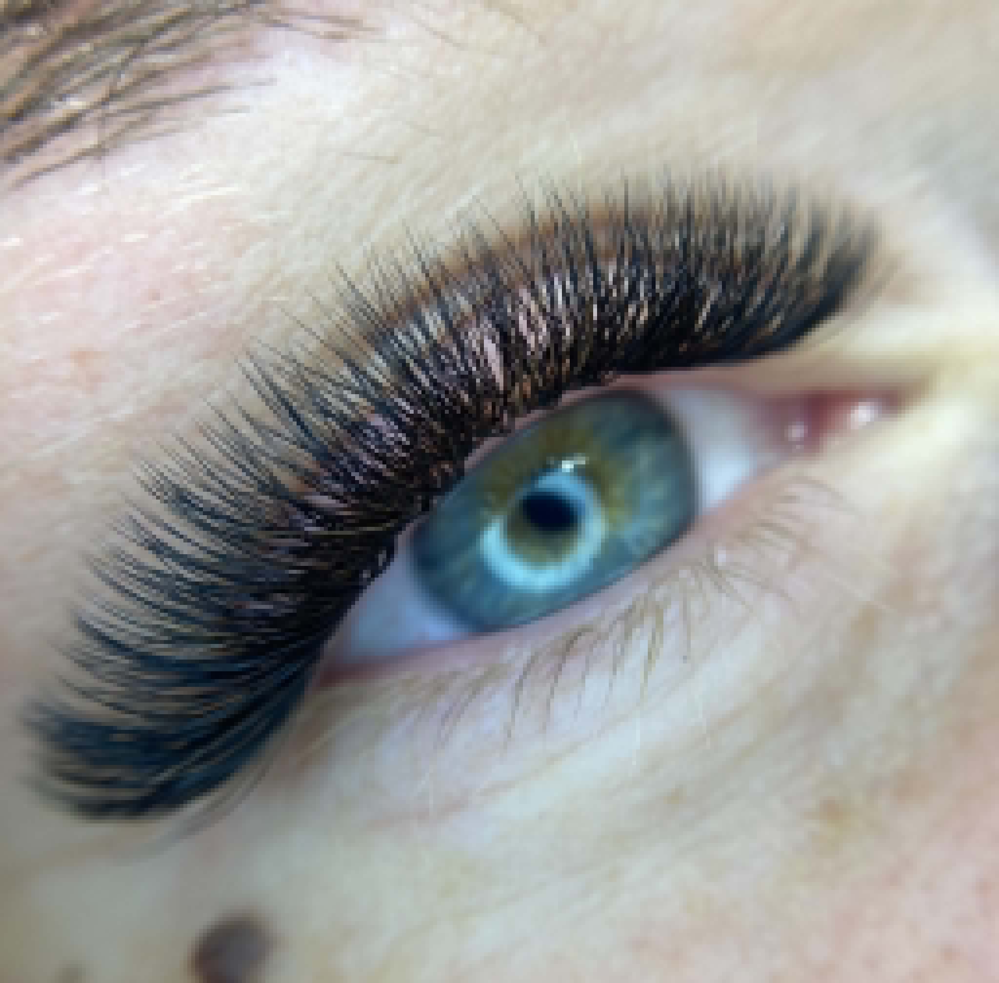 Vippe extensions volum på grønne øyne — AK Beauty