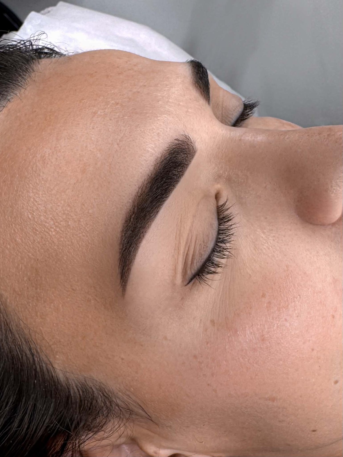Combo brows hårstrå-resultat fra AK Beauty